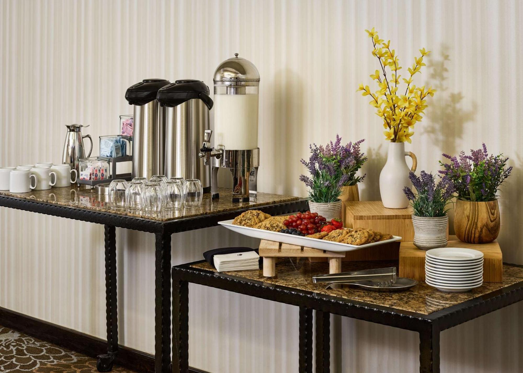 Doubletree By Hilton Ontario Airport Ξενοδοχείο Εξωτερικό φωτογραφία